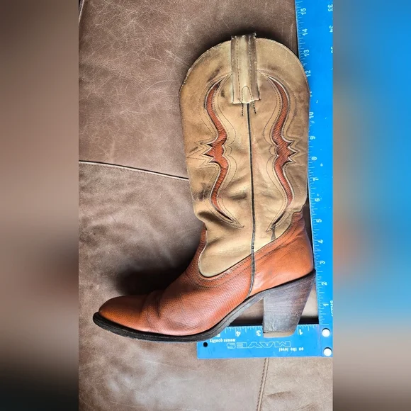 Vintage Frye Cowboy boots size 9B - Picture 12 of 15